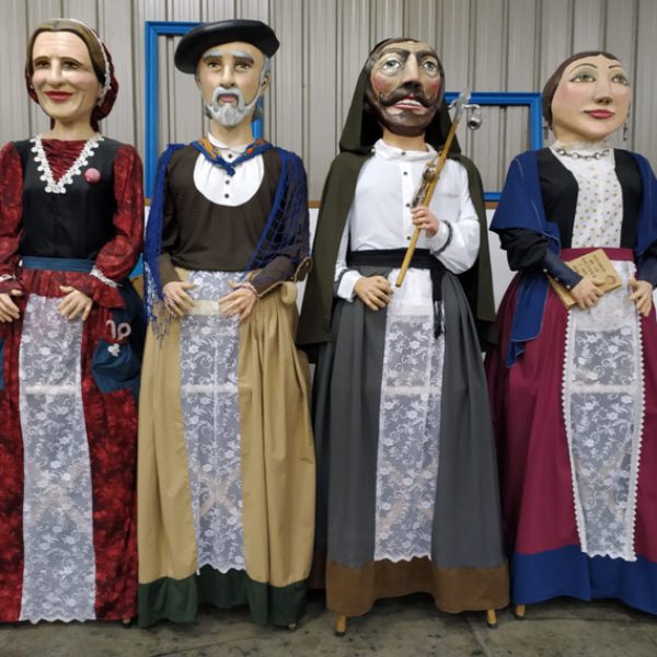 Asociación gigantes txikis Plaza Iturri de la Rotxapea