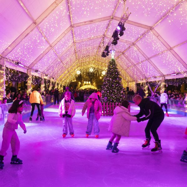 PISTA DE PATINAJE SOBRE HIELO NAVIDAD